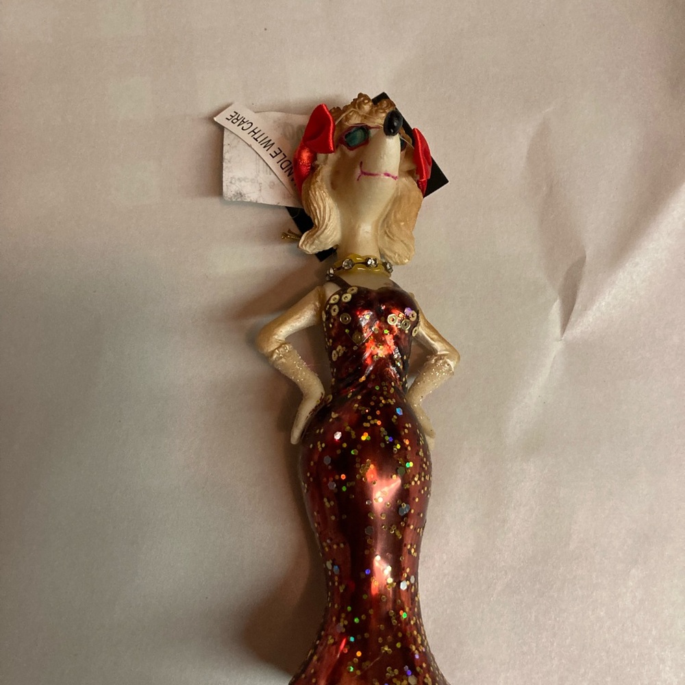 Roberta Bridal Glamorous Dog Sculpture in Glittering Red